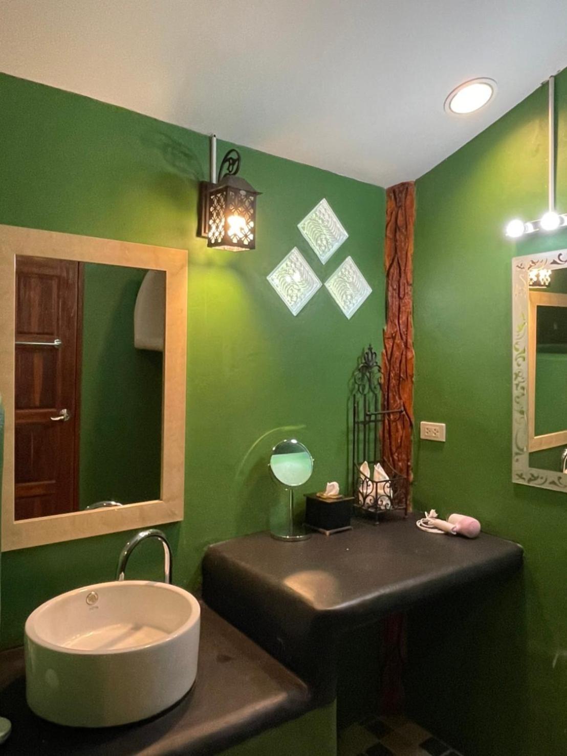 Baan Pong Tara Hotell Suan Phueng Eksteriør bilde