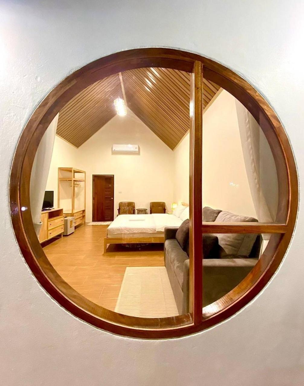 Baan Pong Tara Hotell Suan Phueng Eksteriør bilde