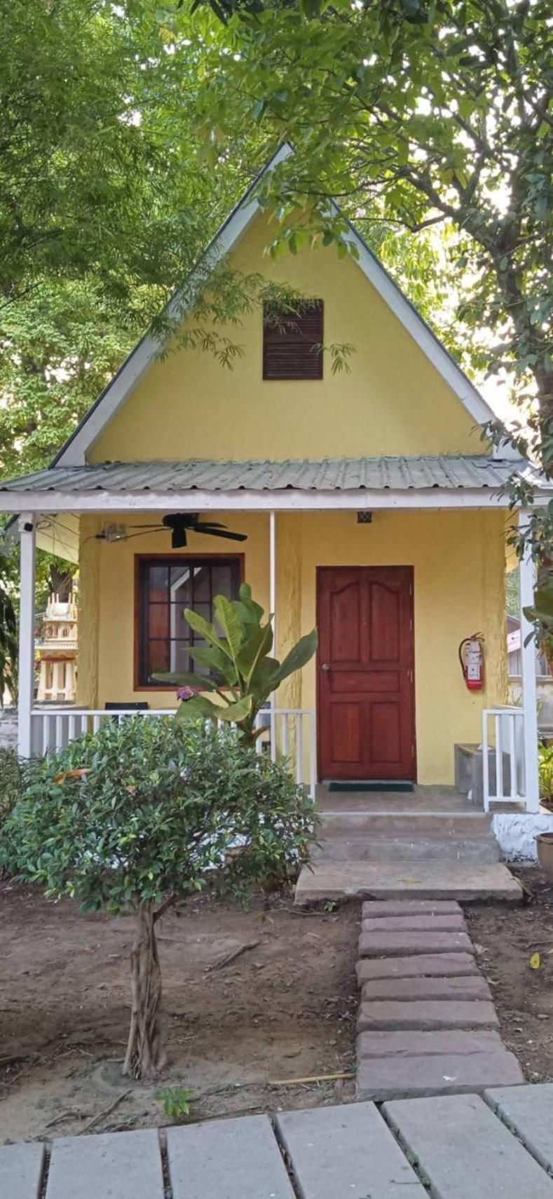 Baan Pong Tara Hotell Suan Phueng Eksteriør bilde