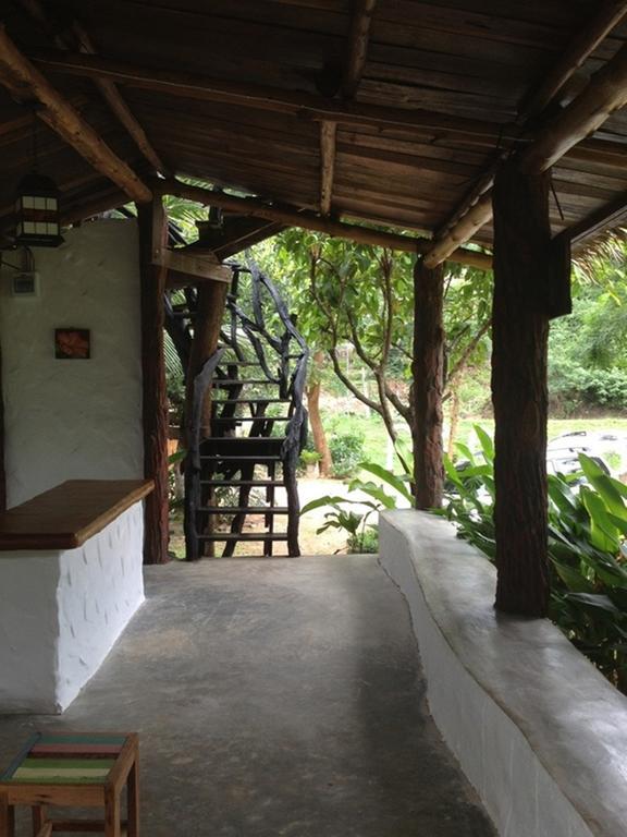Baan Pong Tara Hotell Suan Phueng Eksteriør bilde