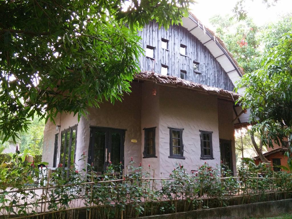 Baan Pong Tara Hotell Suan Phueng Eksteriør bilde